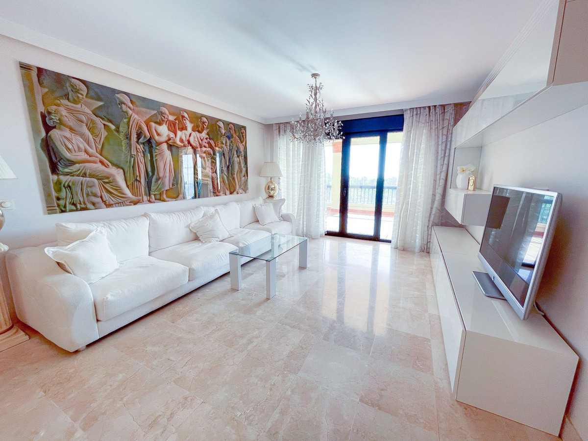 3 Bedroom Apartment in San Pedro de Alcántara - Photo 14