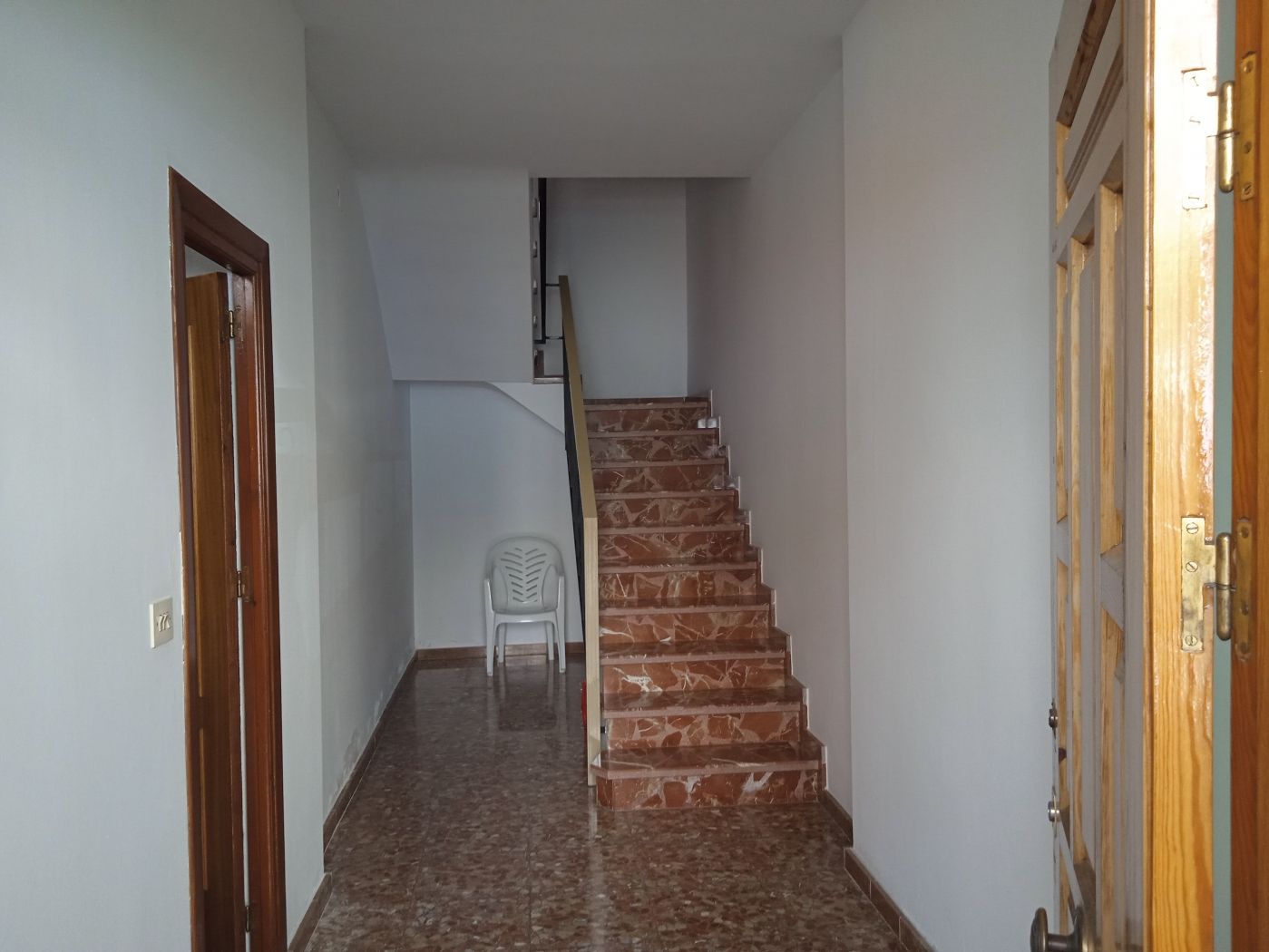 Chalet de 4 dormitorios en Granada – Foto 3