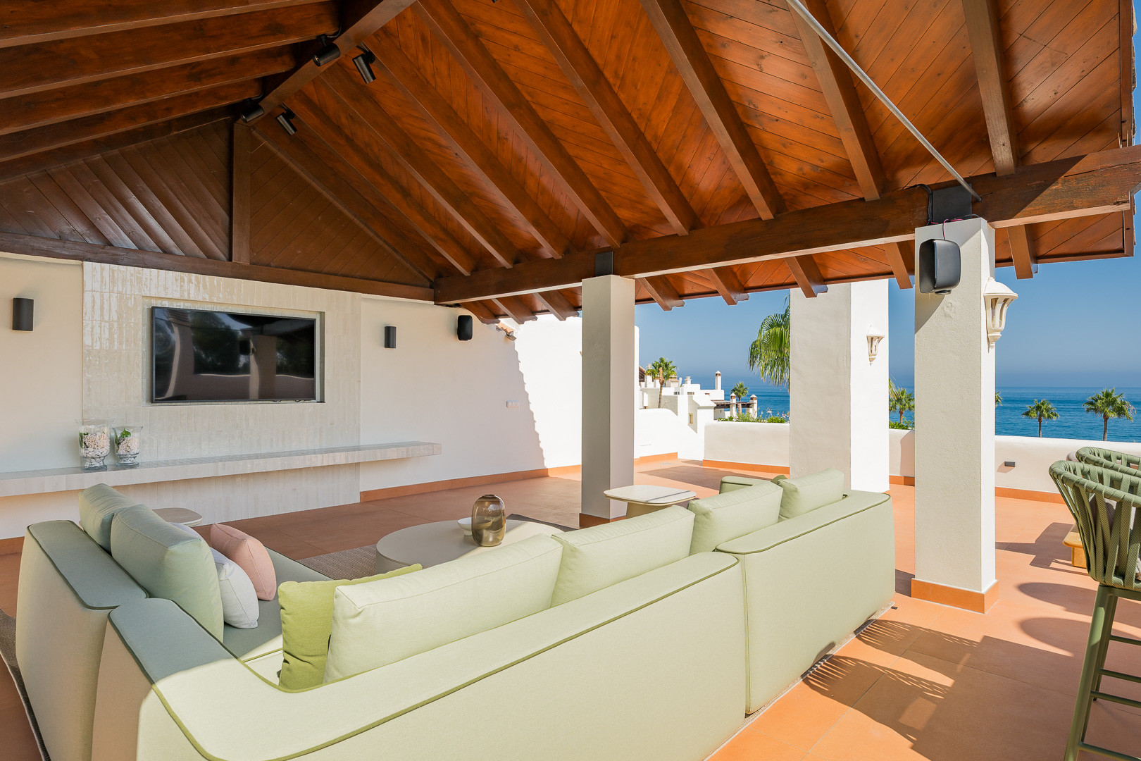 3 Bedroom Penthouse in Estepona - Photo 7