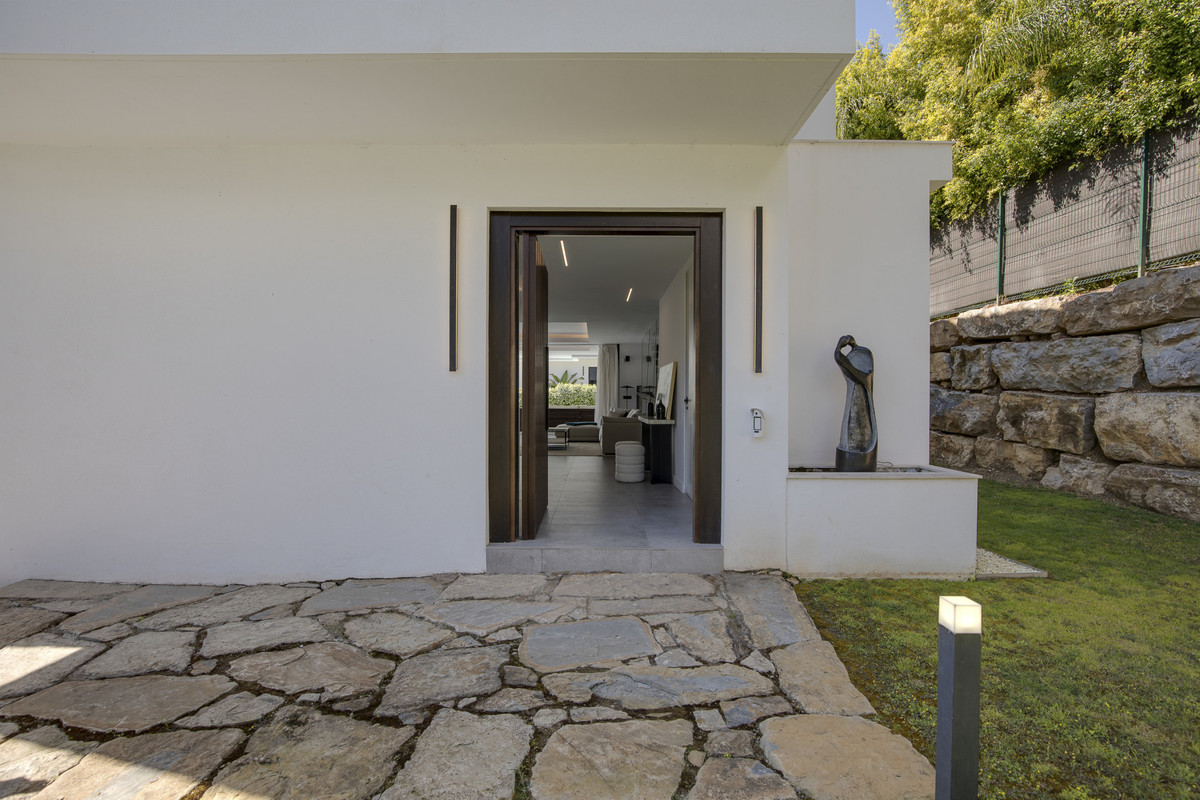 4 Bedroom Villa in Estepona - Photo 6