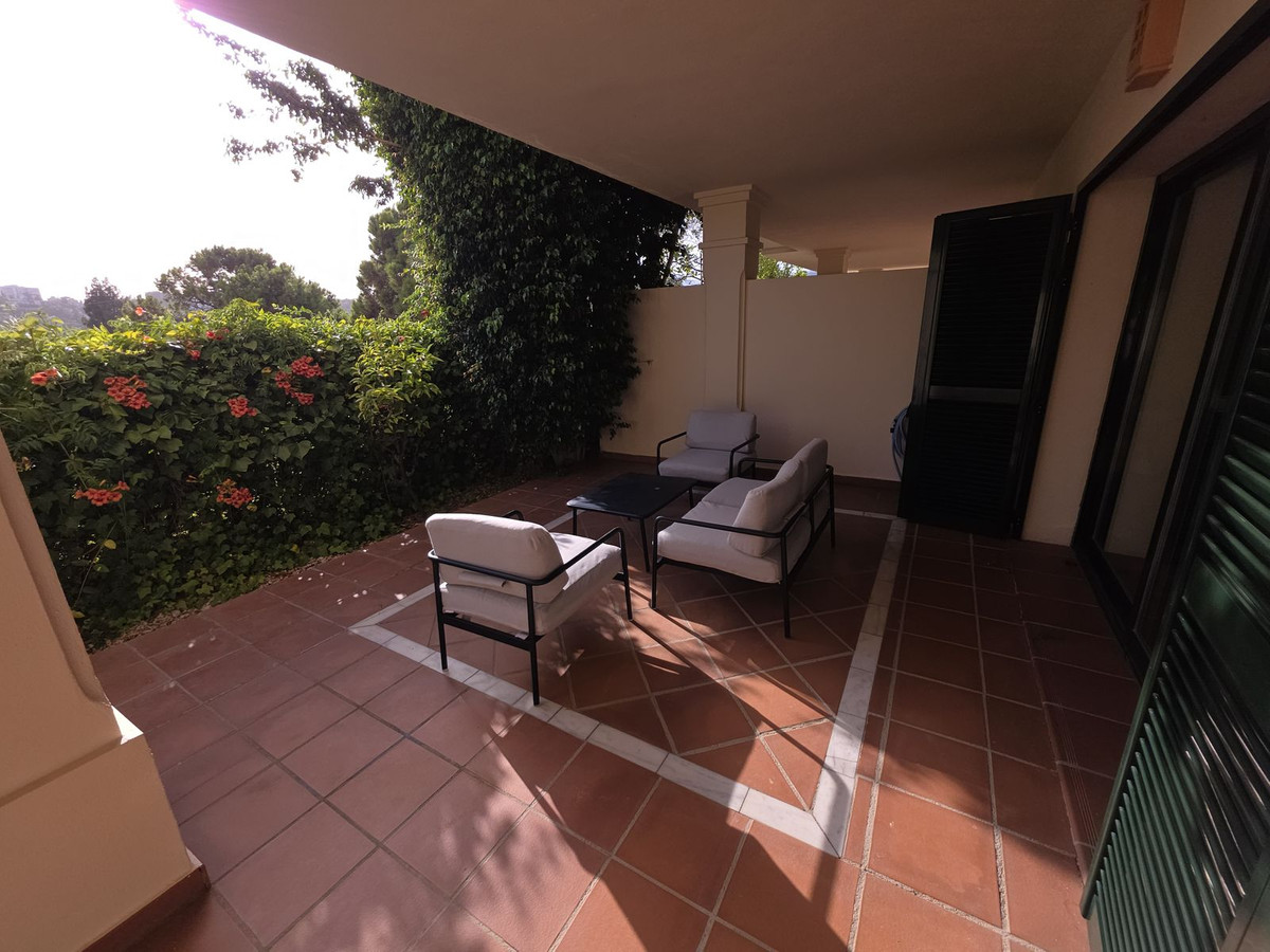 1 Bedroom Apartment in Marbella - Photo 4