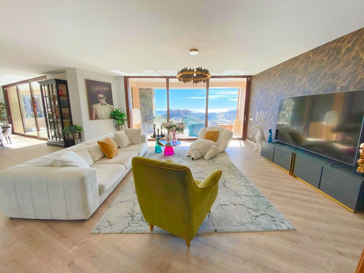 4 Bedroom Apartment in Benahavís