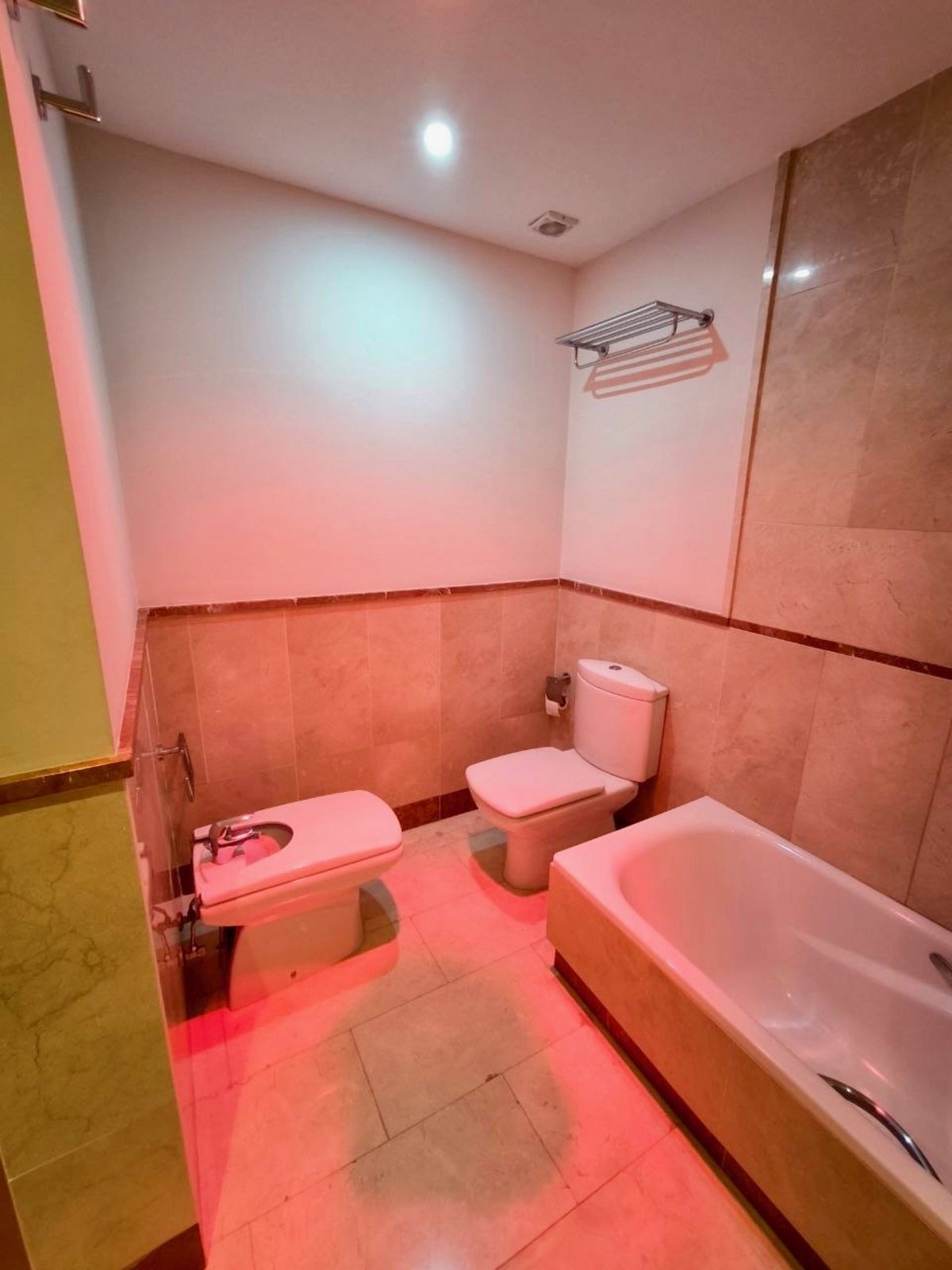Piso de 3 dormitorios con piscina en Málaga – Foto 16