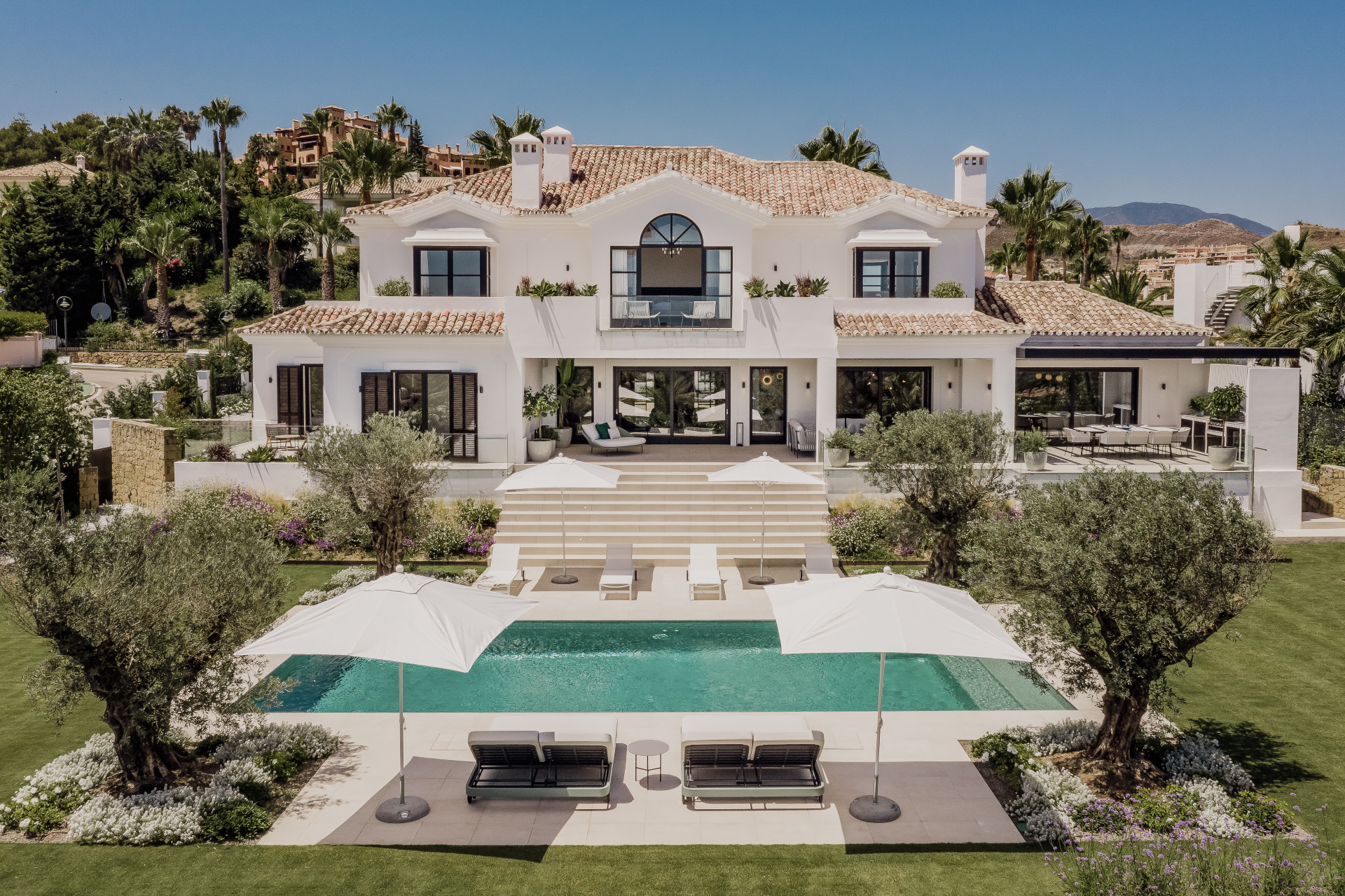 6 Bedroom Villa in Marbella - Photo 3