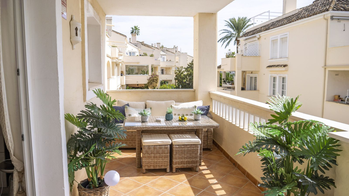 2 Bedroom Apartment in Estepona - Photo 20