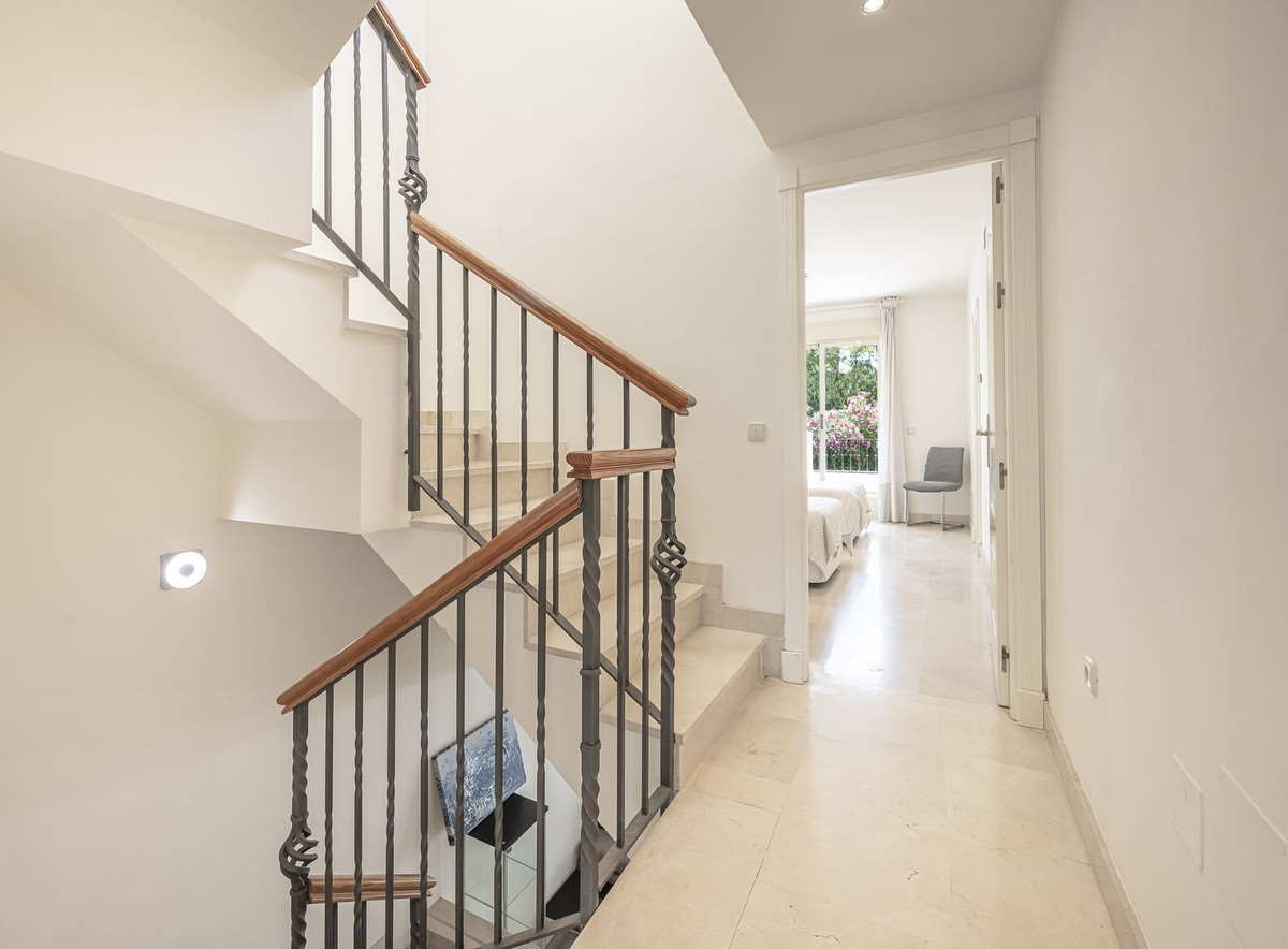 4 Bedroom Townhouse in Marbella - Photo 26