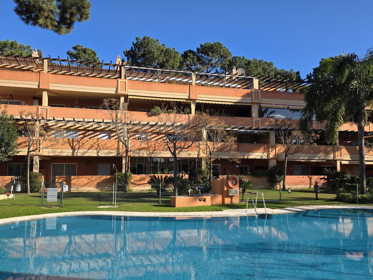 2 Bedroom Apartment in Marbella - Photo 2