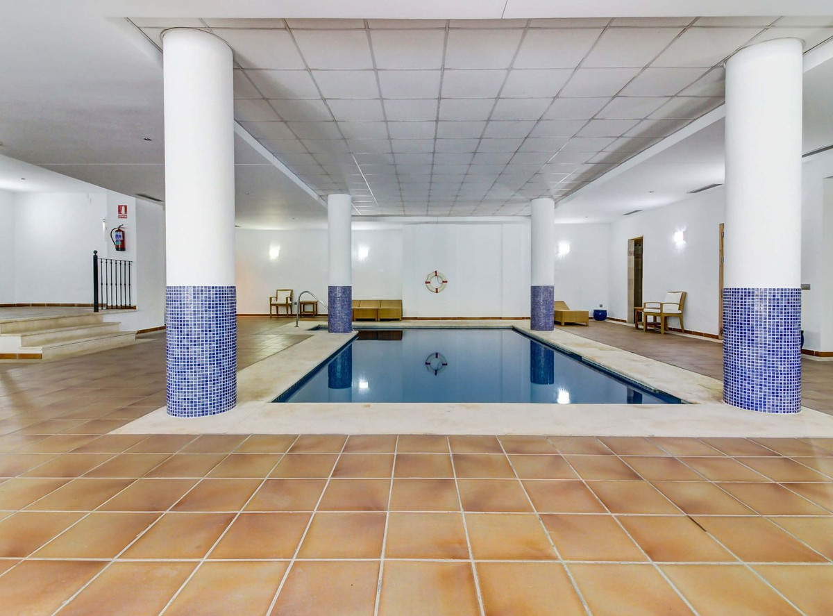 2 Bedroom Apartment in Marbella - Photo 36