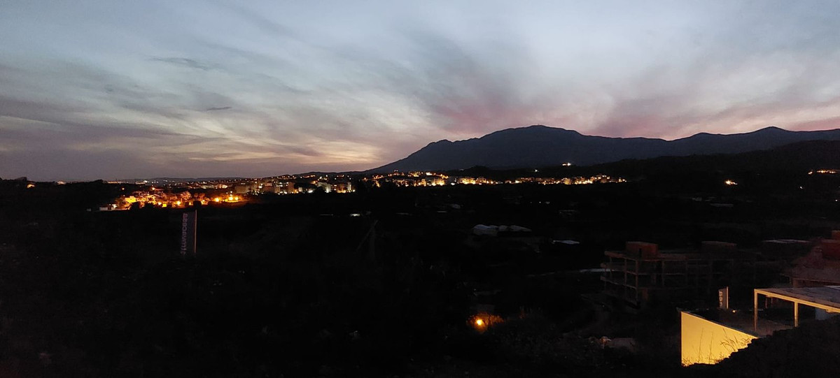 2 Bedroom Penthouse in Estepona - Photo 19