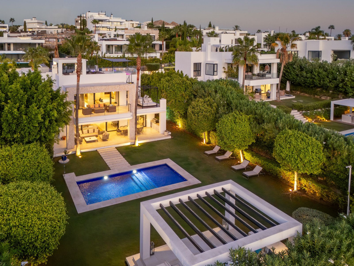 6 Bedroom Villa in Marbella - Photo 49