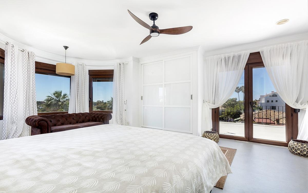 6 Bedroom Villa in Estepona - Photo 14