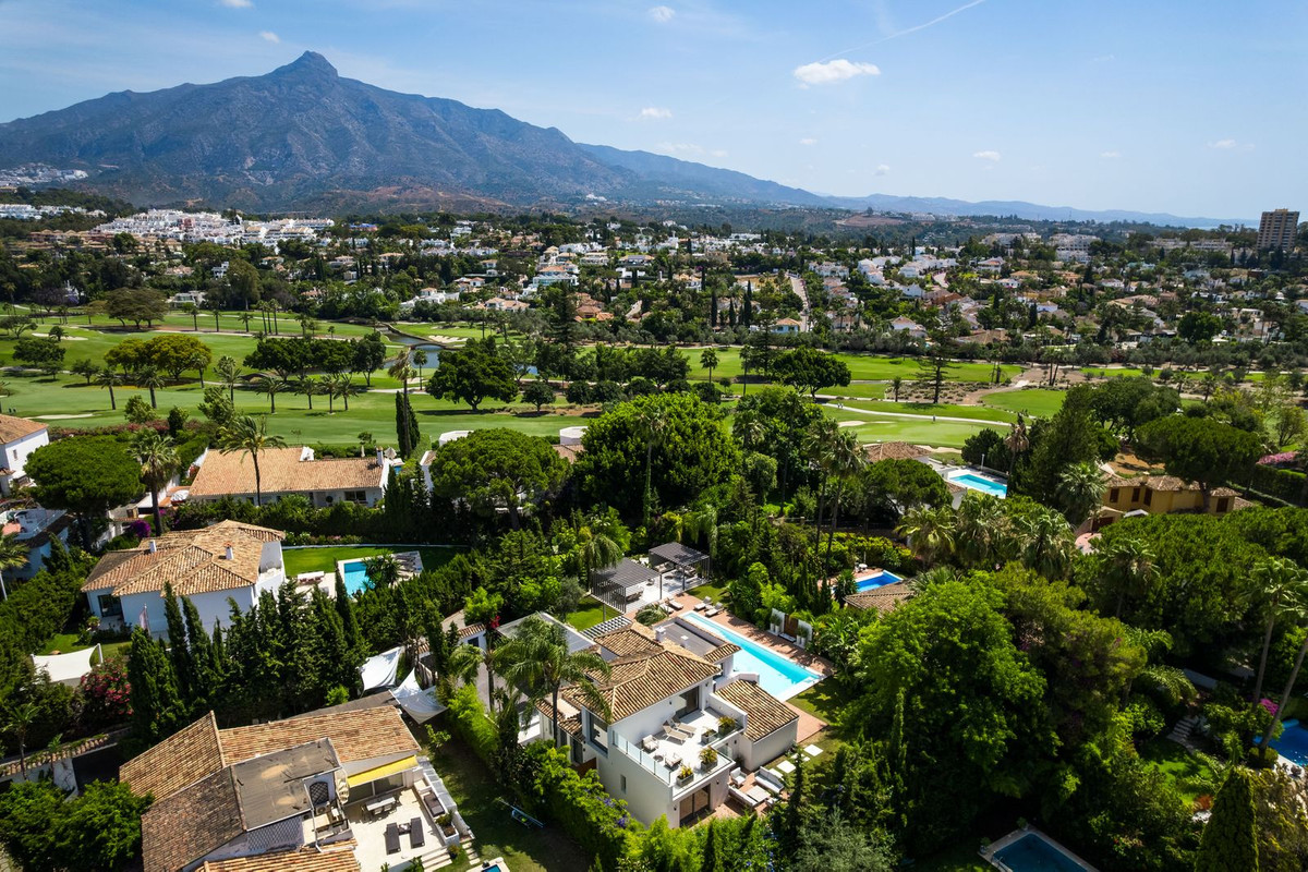 4 Bedroom Villa in Marbella - Photo 54