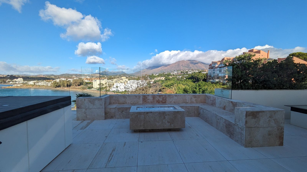 3 Bedroom Penthouse in Estepona - Photo 29