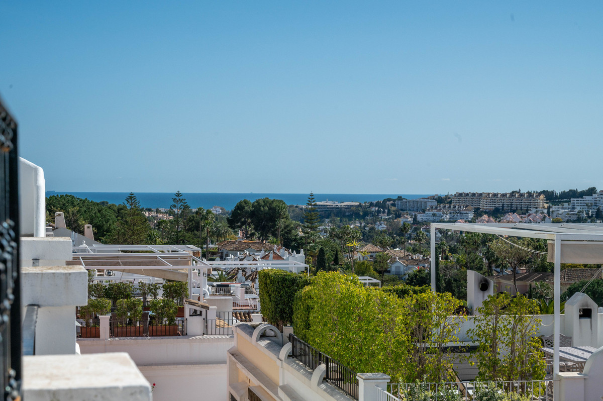 3 Bedroom Townhouse in Marbella - Photo 2
