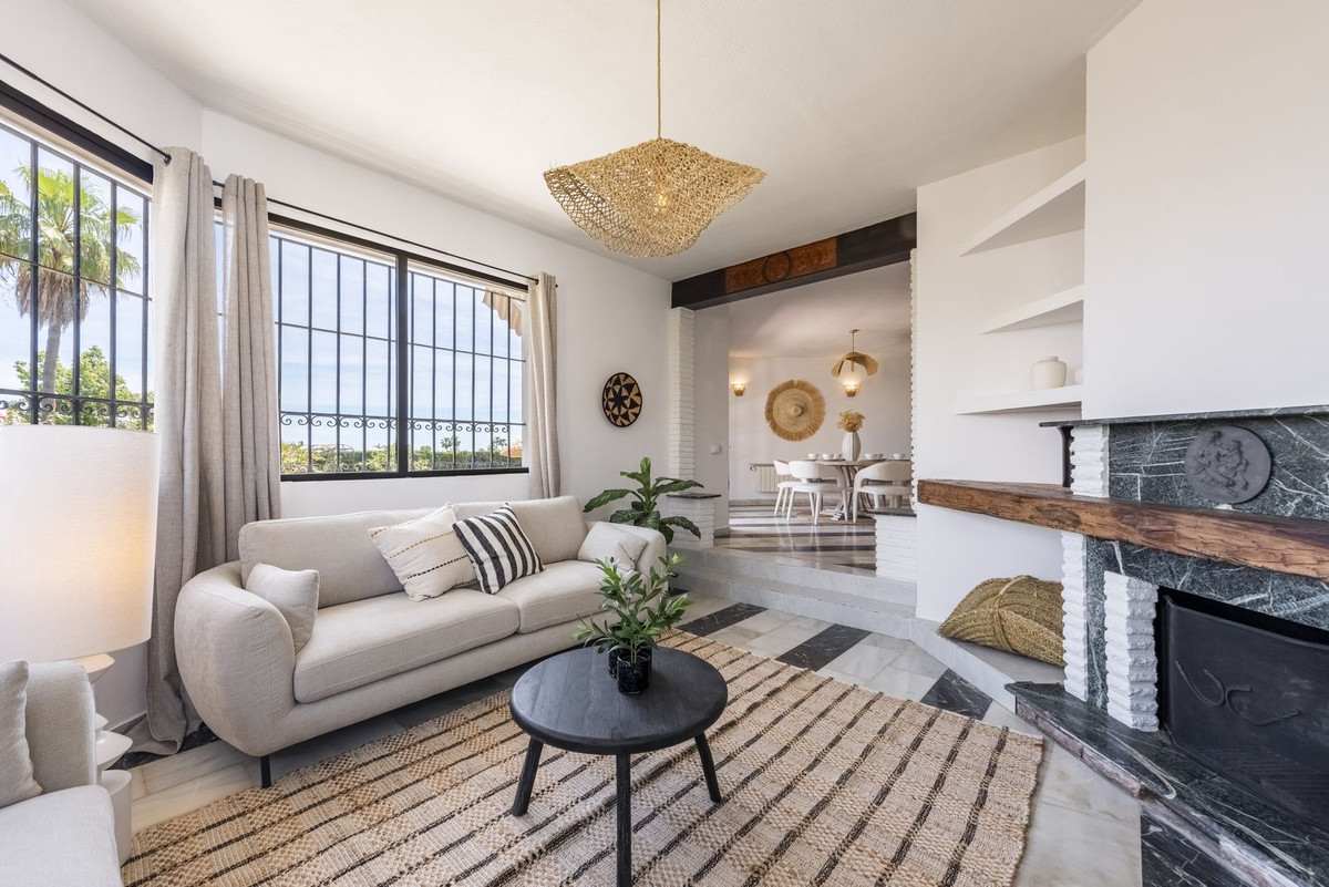 3 Bedroom Villa in Estepona - Photo 9