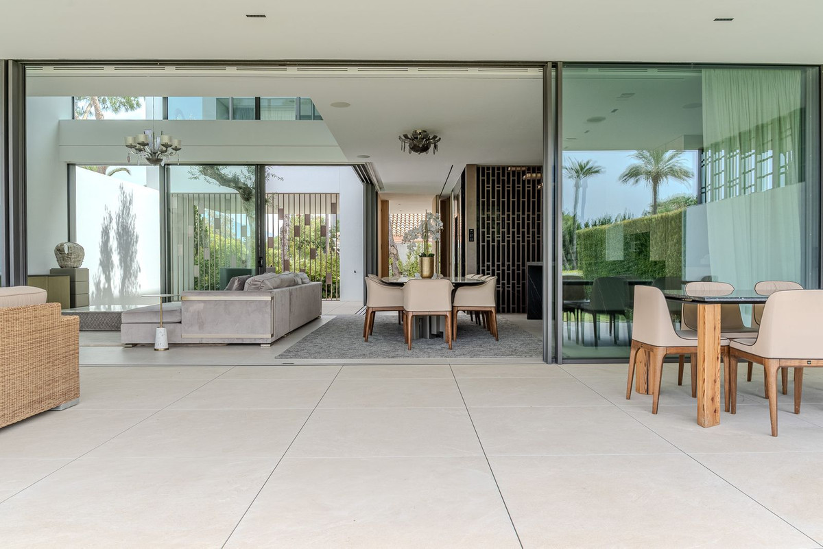 4 Bedroom Villa in Marbella - Photo 19