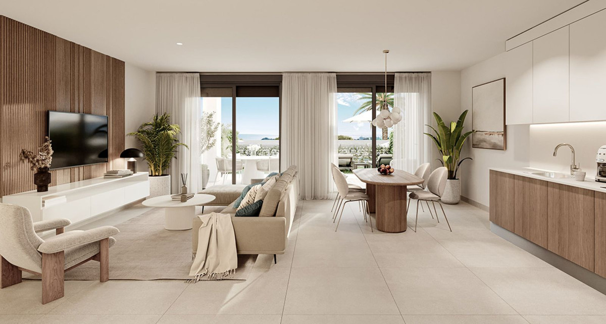 3 Bedroom Apartment in Estepona - Photo 2