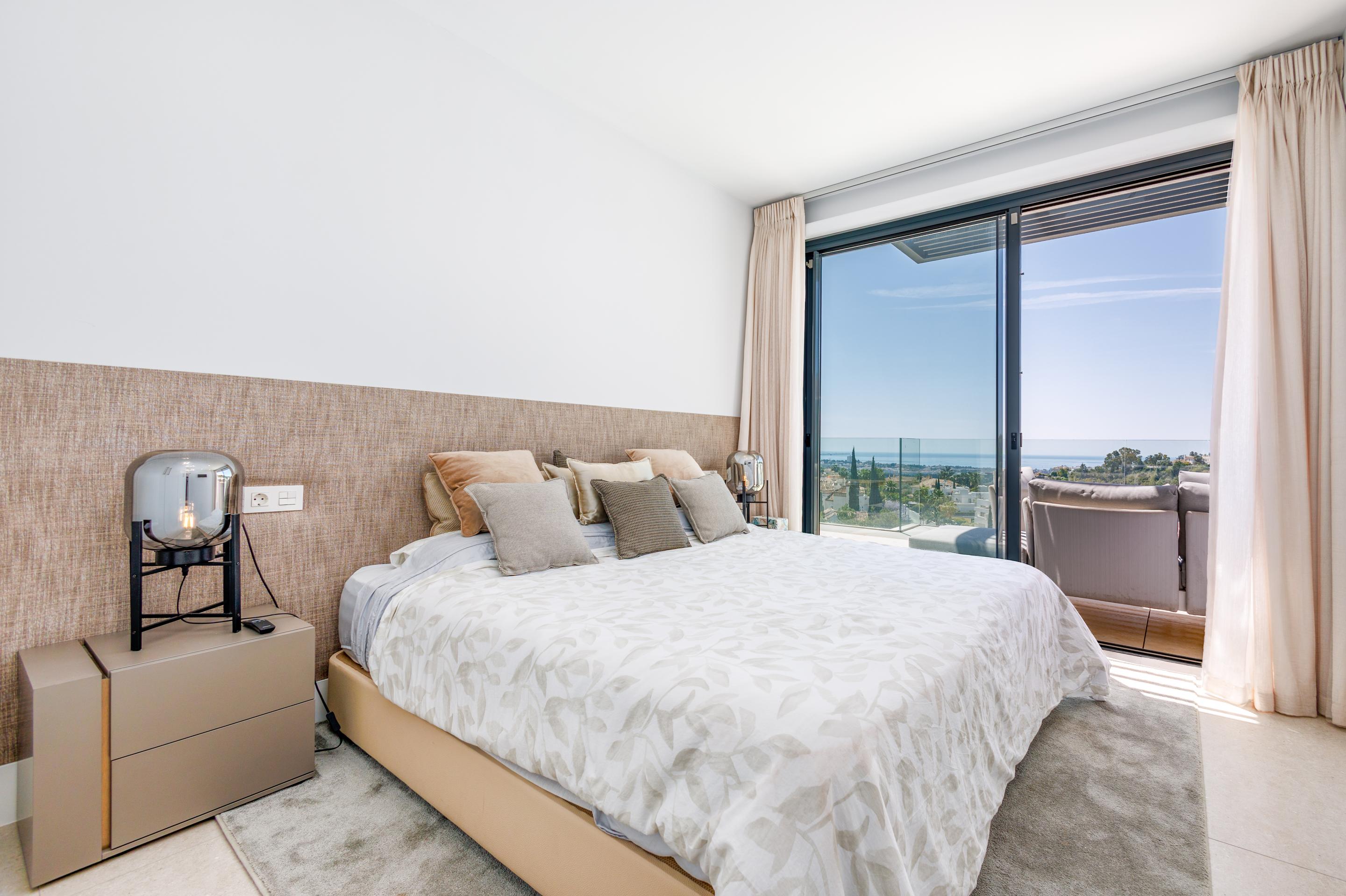 3 Bedroom Apartment in Benahavís - Photo 16