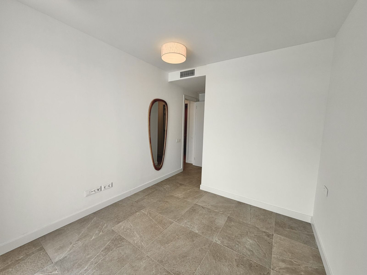 2 Bedroom Apartment in Estepona - Photo 29