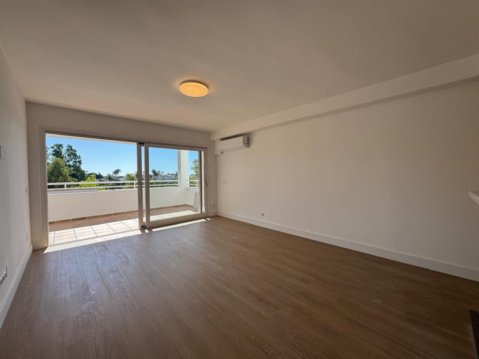 2 Bedroom Apartment in Estepona - Photo 7