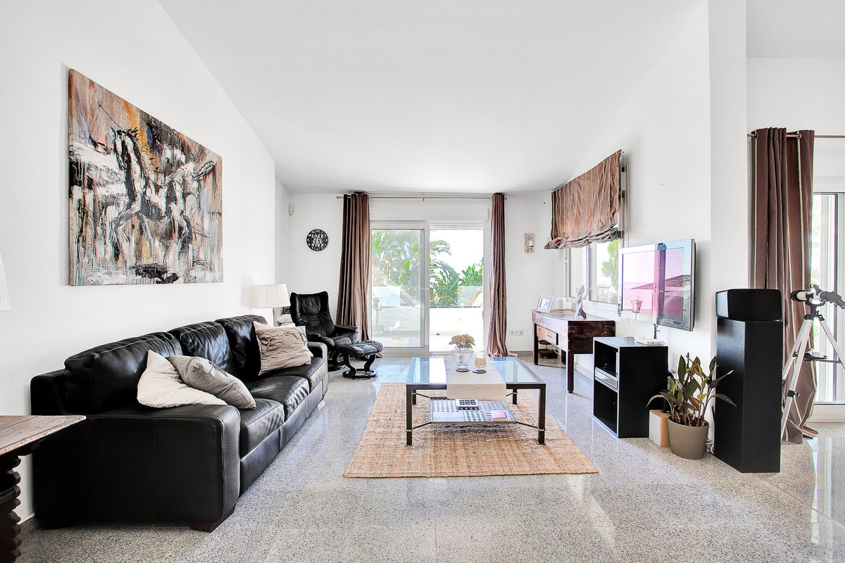 6 Bedroom Villa in Marbella - Photo 31