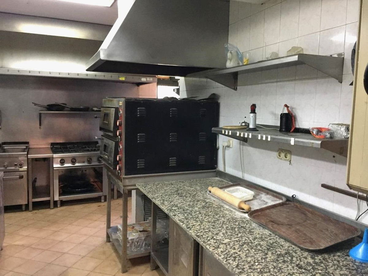 Gewerbefläche mit Pool in Málaga, Spanien – Foto 9