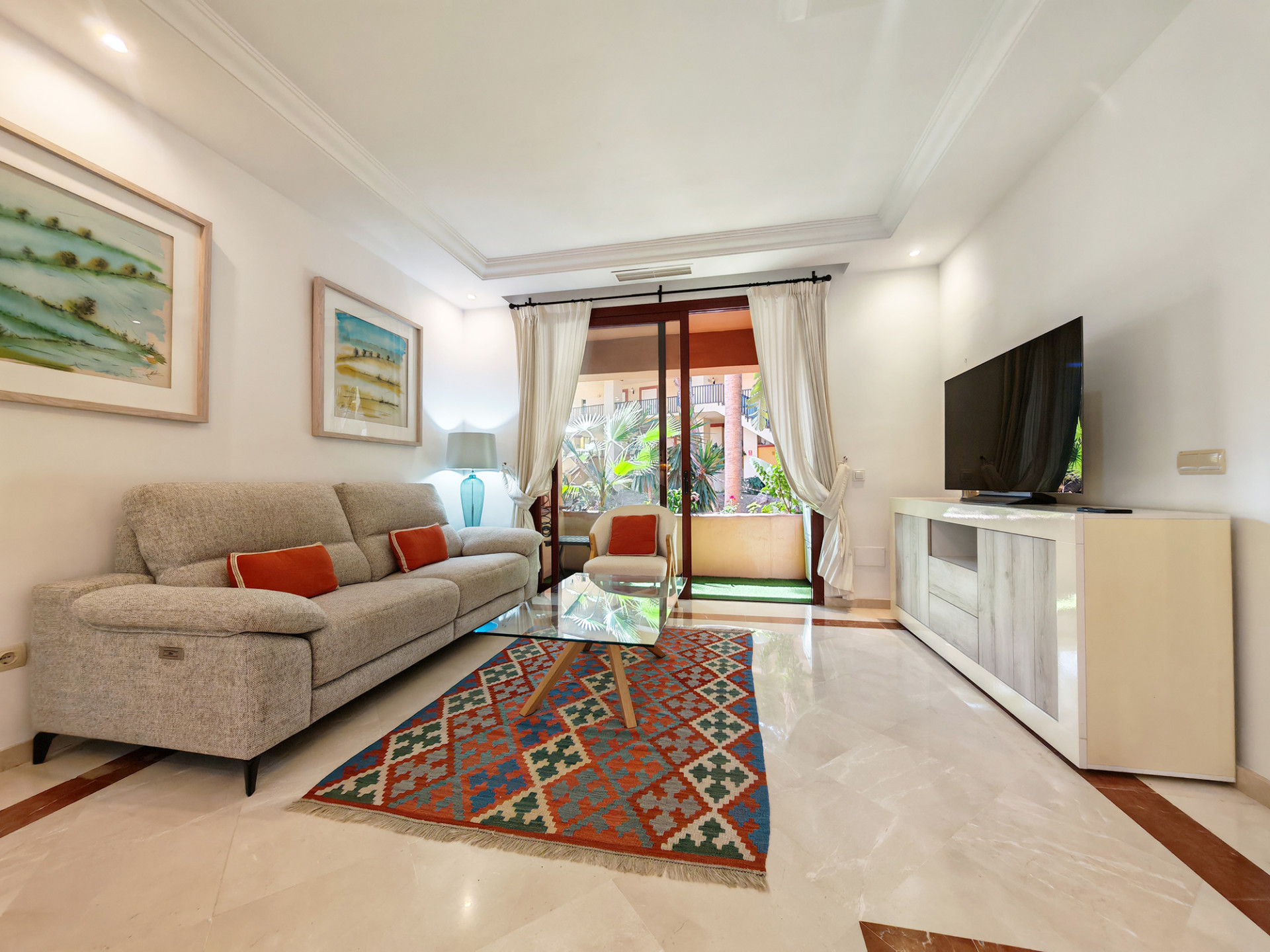 3 Bedroom Apartment in Marbella - Photo 9