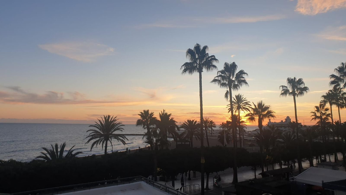 1 Bedroom Apartment in Marbella - Photo 23