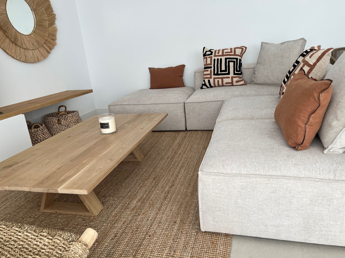 4 Bedroom Apartment in Estepona - Photo 6