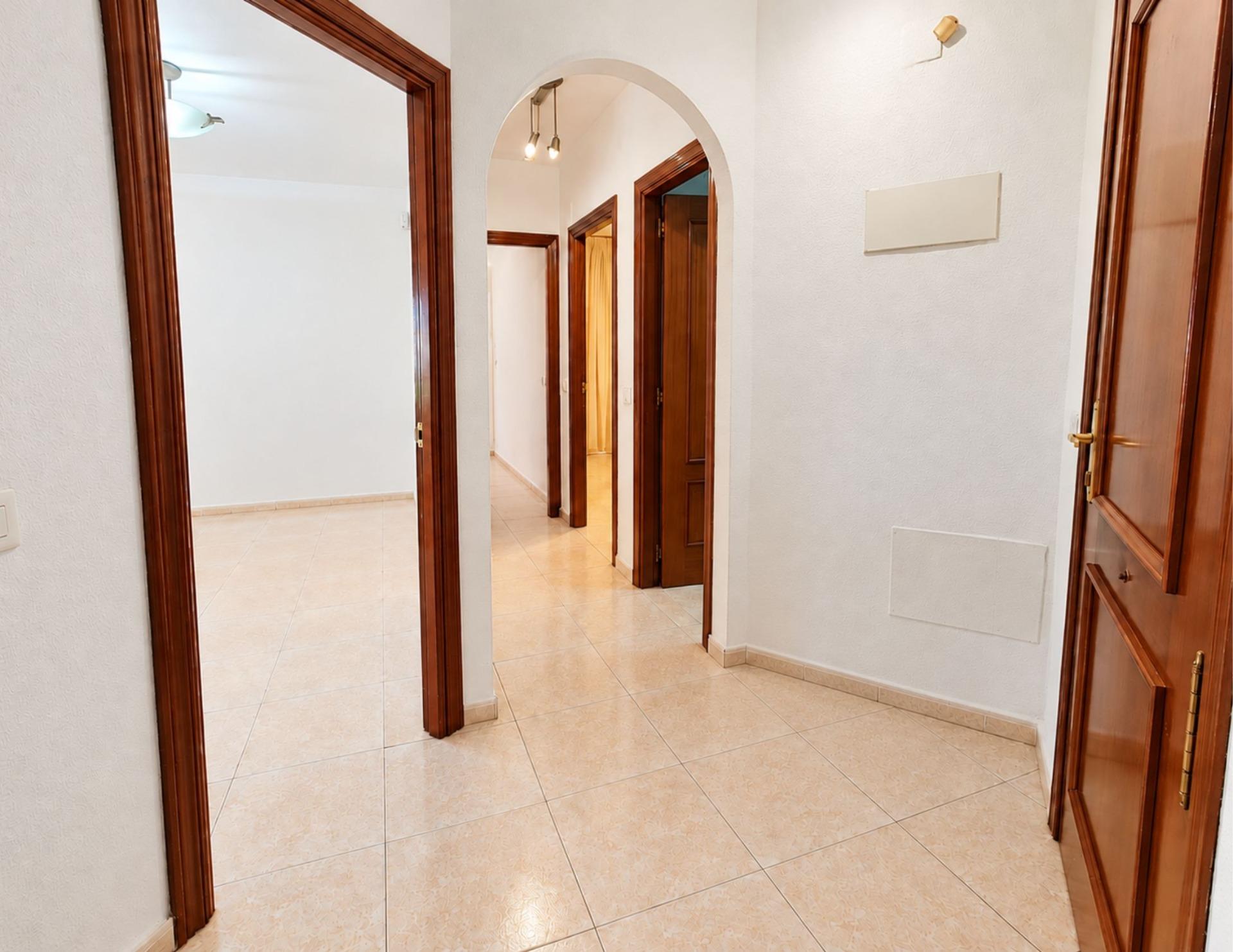 2 Bedroom Apartment in Benalmádena - Photo 14