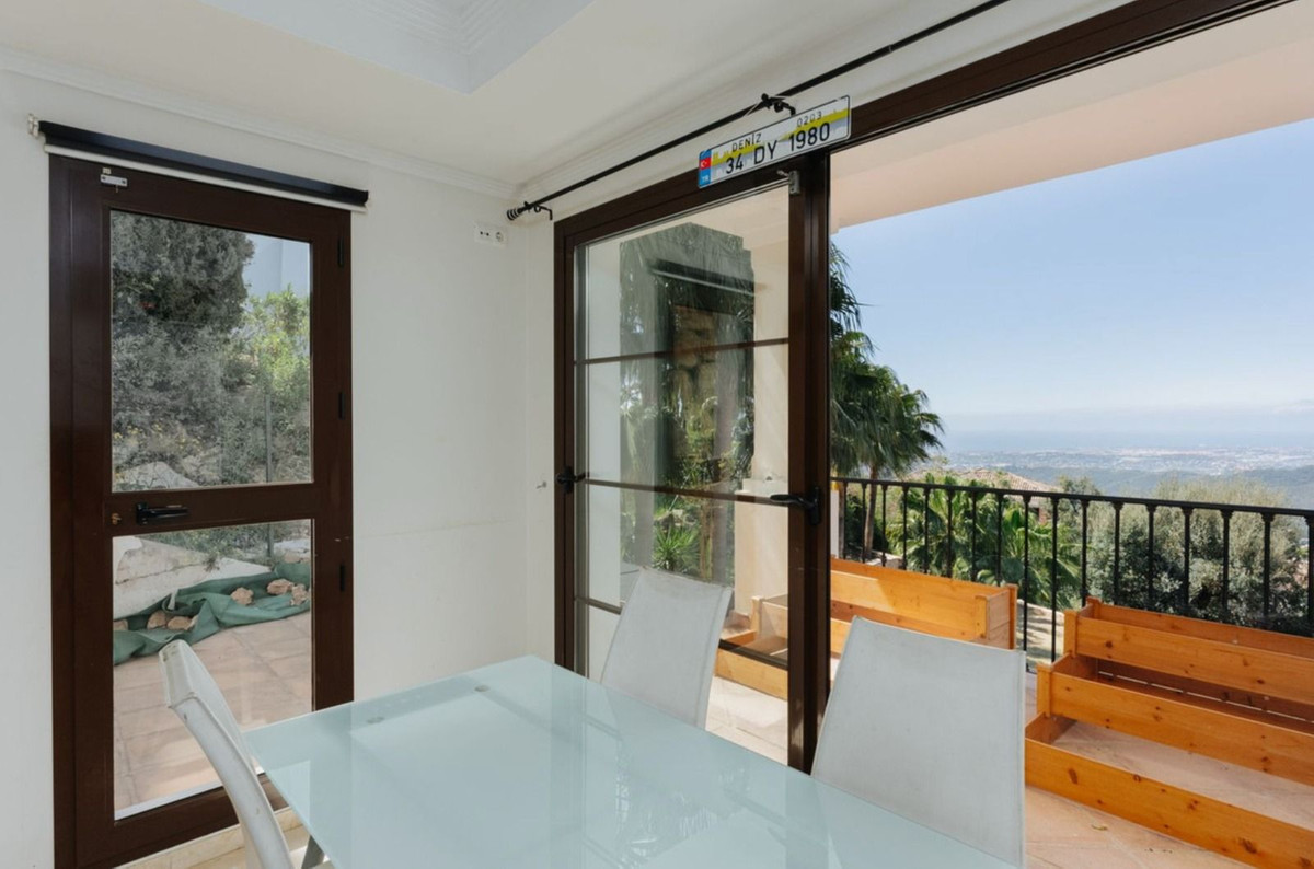 6 Bedroom Villa in Istán - Photo 20