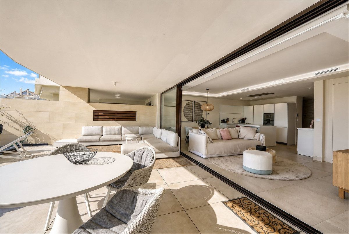 3 Bedroom Apartment in Estepona - Photo 11