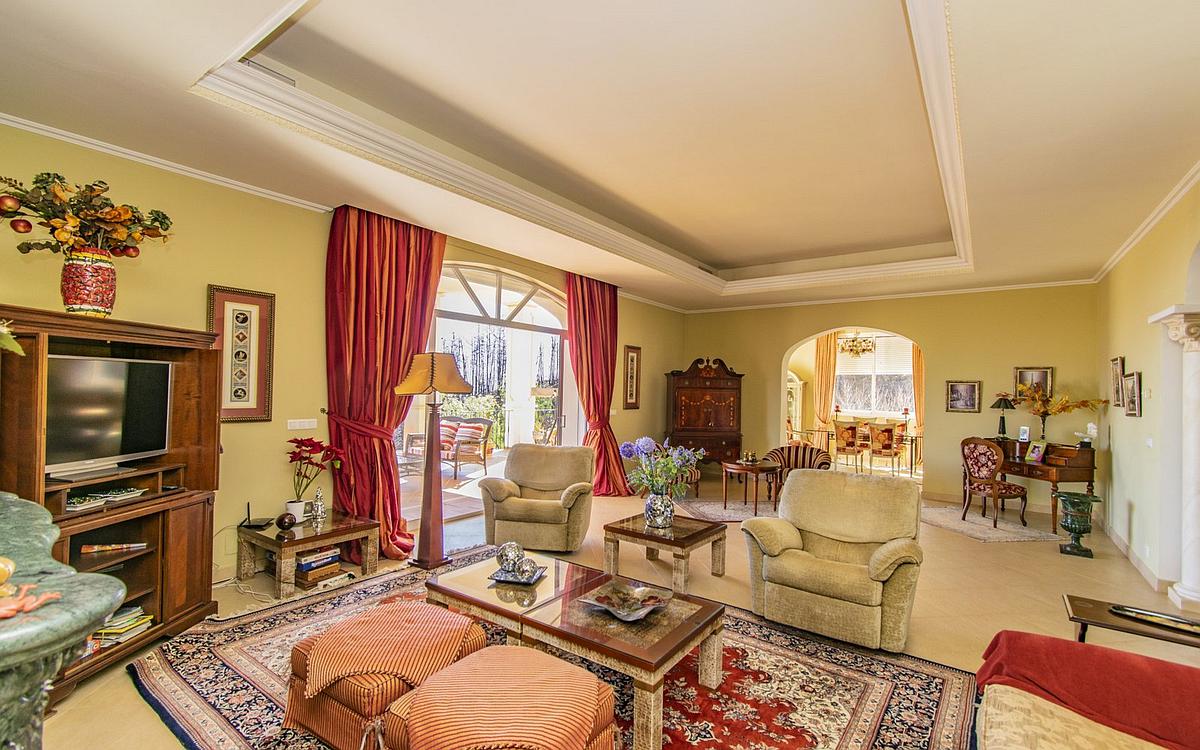 7 Bedroom Villa in Estepona - Photo 4