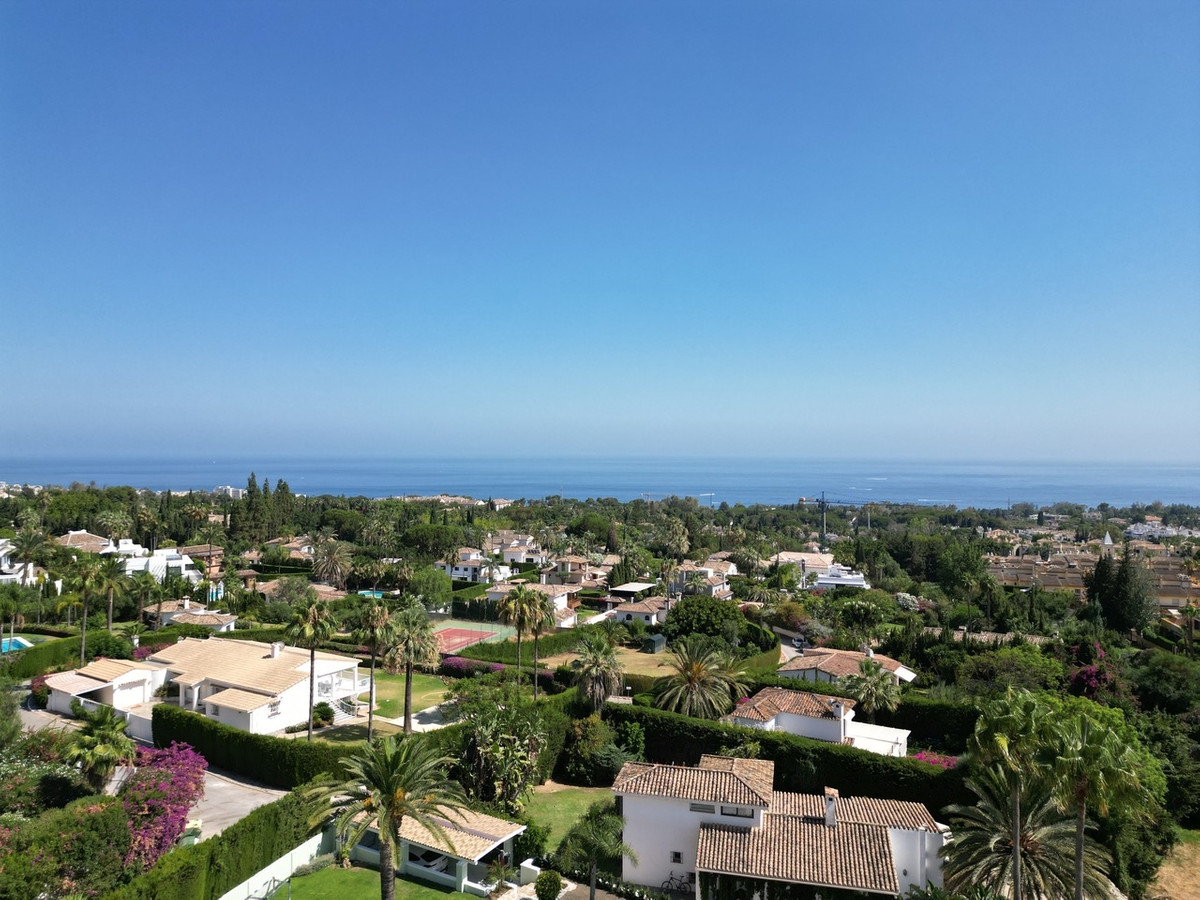 5 Bedroom Villa in Marbella - Photo 3