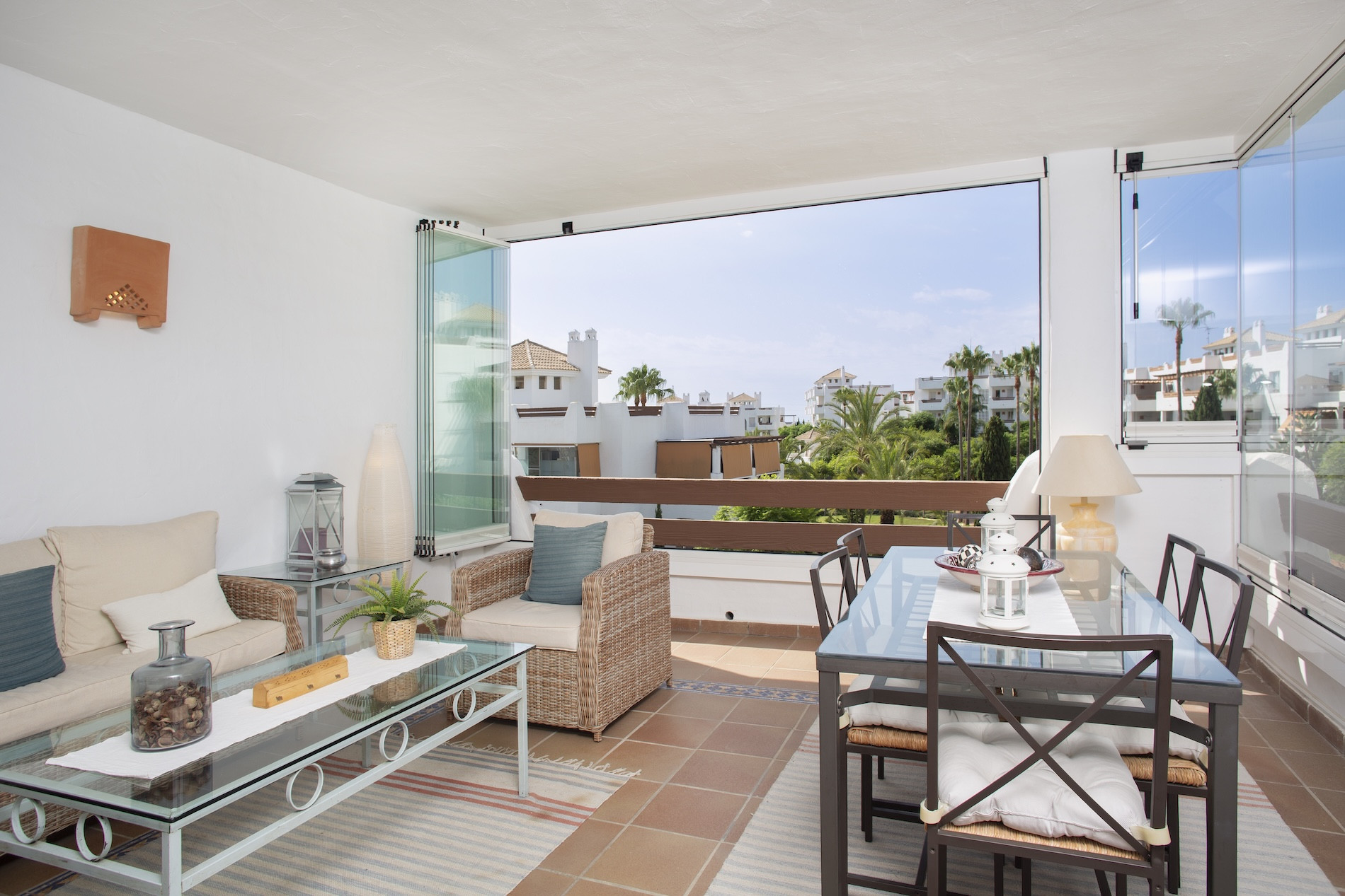 2 Bedroom Apartment in Estepona - Photo 7