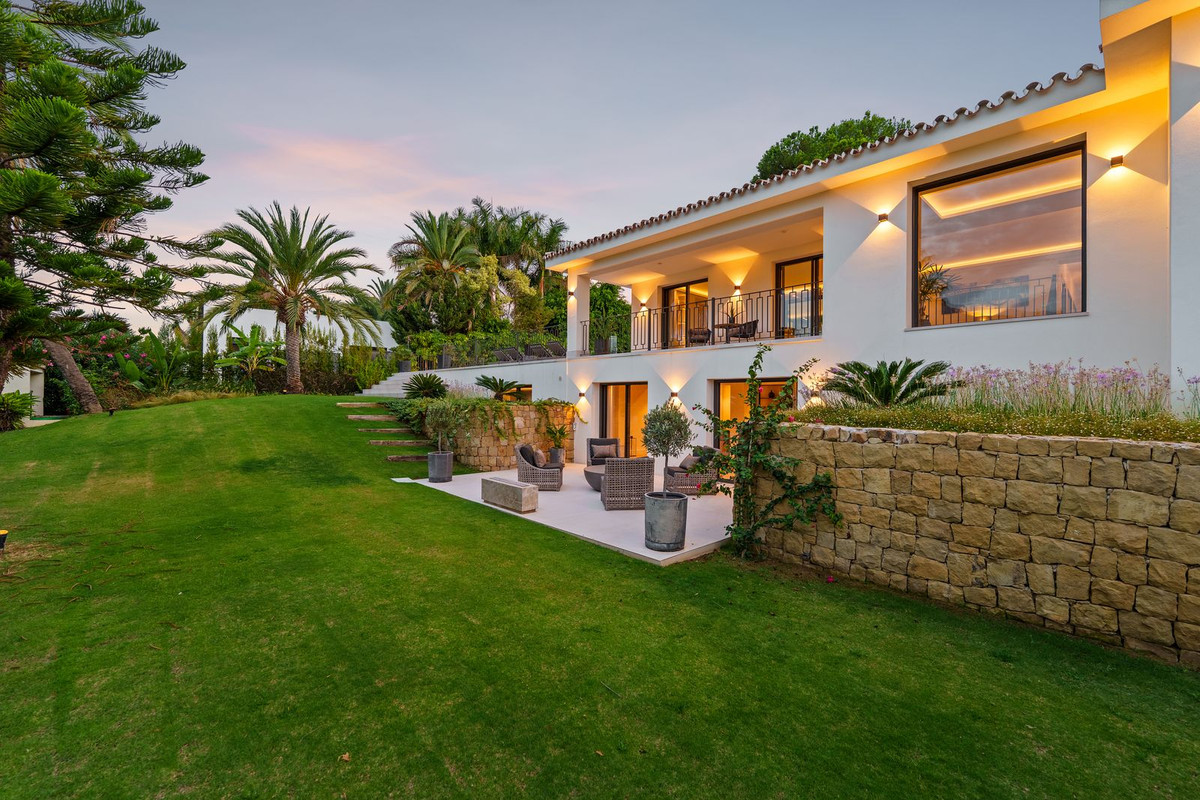 5 Bedroom Villa in Marbella - Photo 11