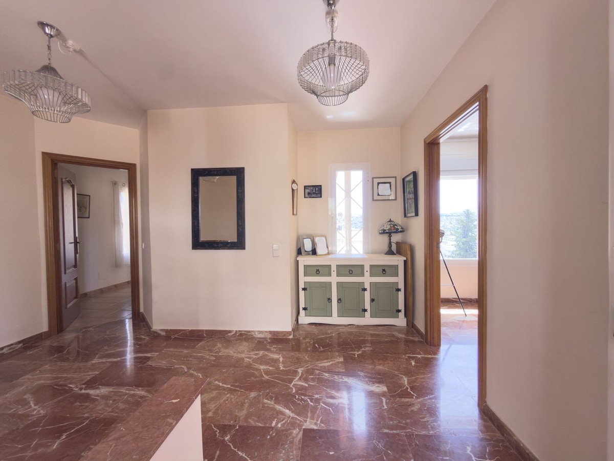 5 Bedroom Villa in Coín - Photo 7