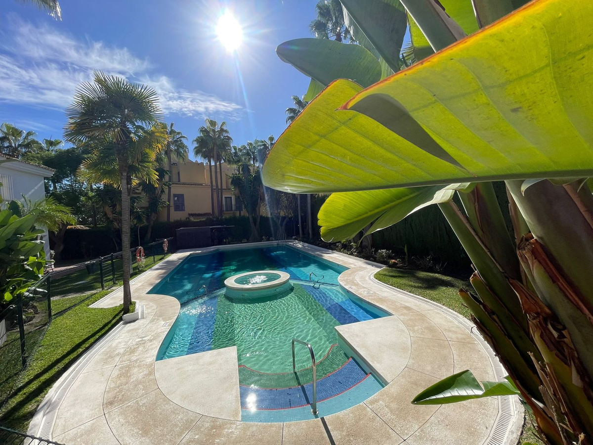 5 Bedroom Apartment in Marbella - Photo 18