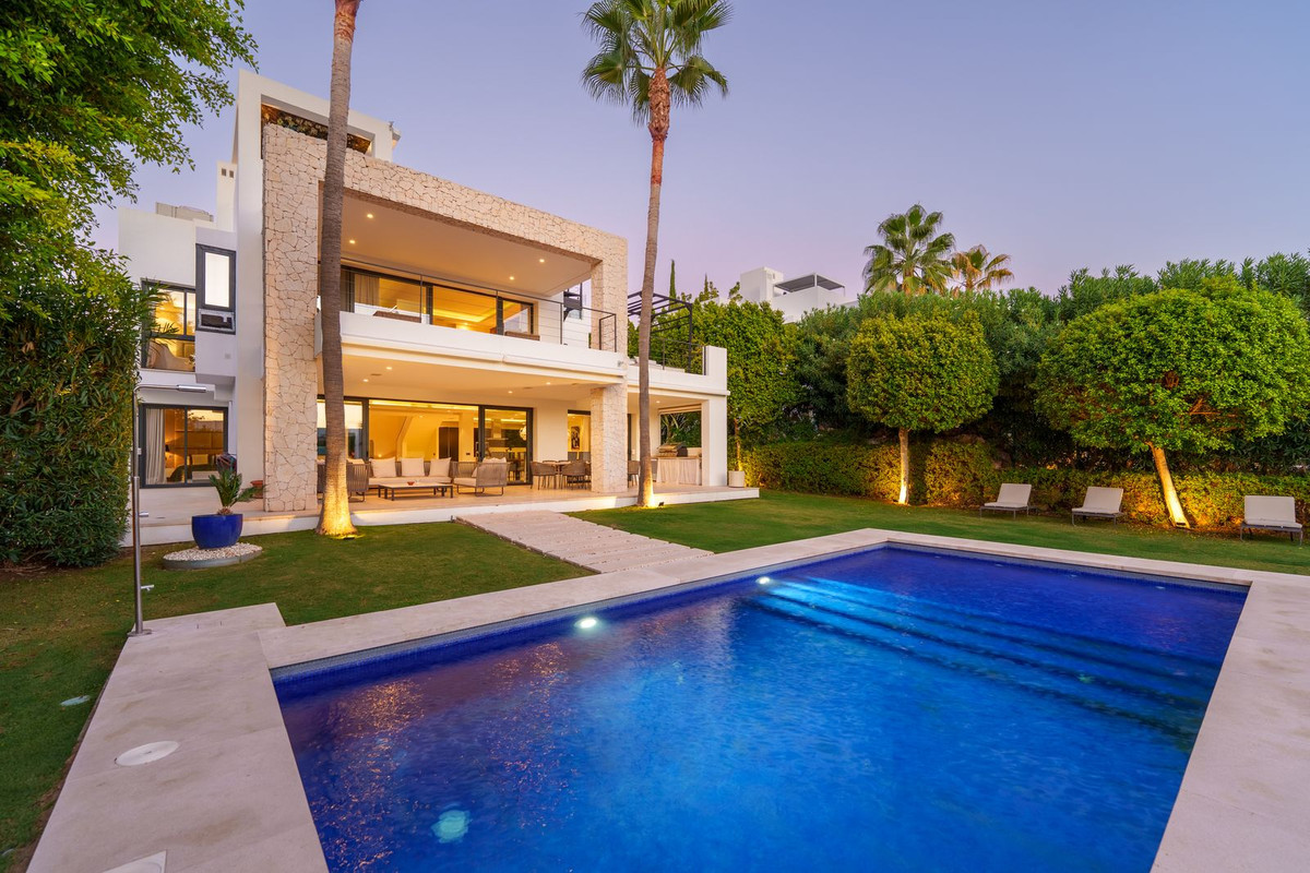 6 Bedroom Villa in Marbella - Photo 38