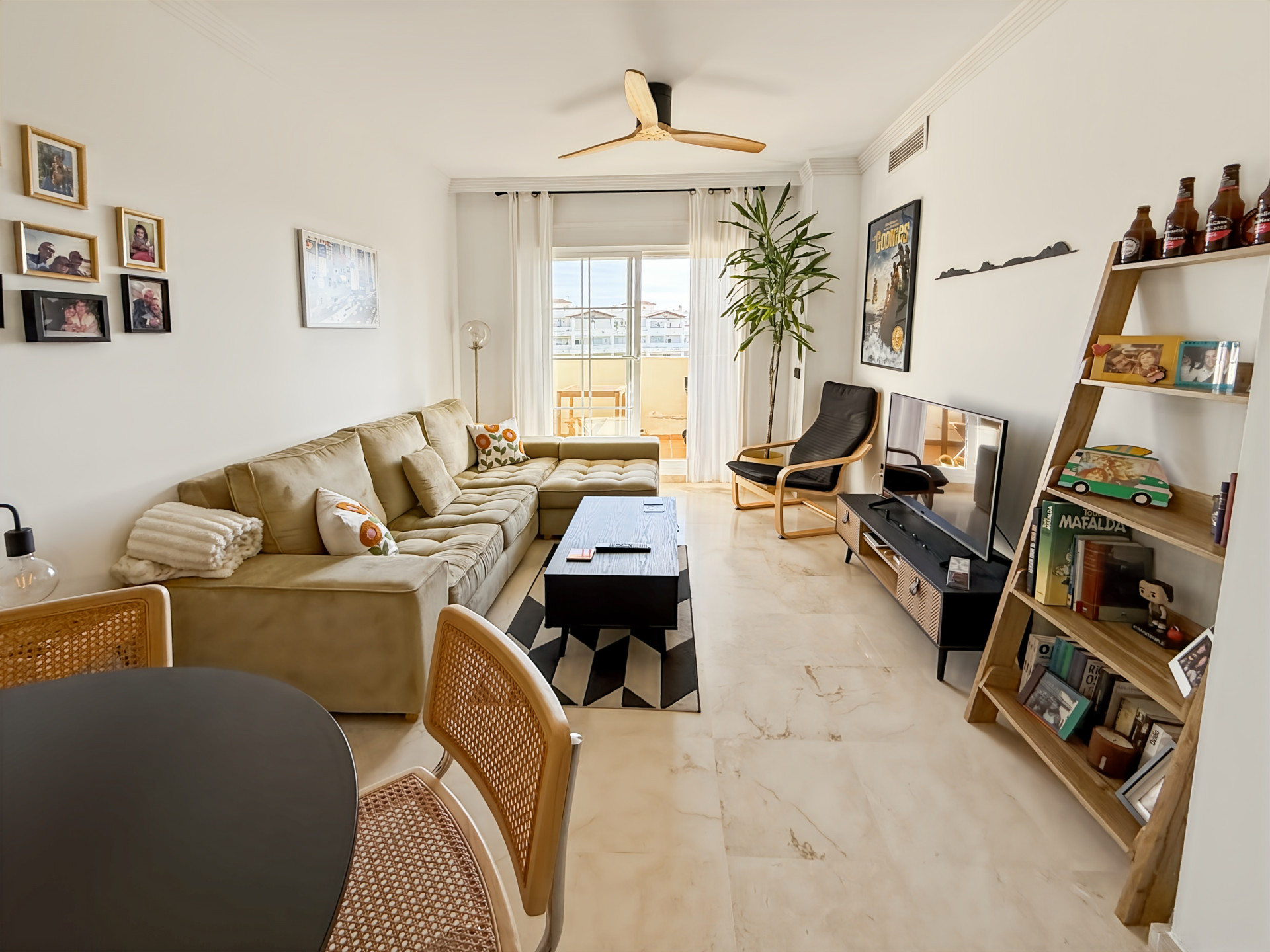 2 Bedroom Apartment in Benalmádena - Photo 16