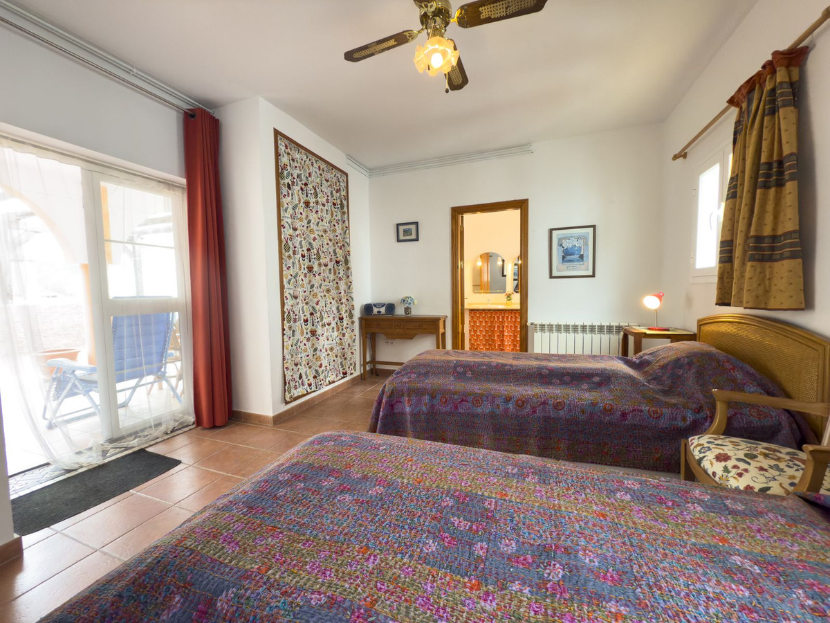 6 Bedroom Townhouse in Tolox - Photo 53