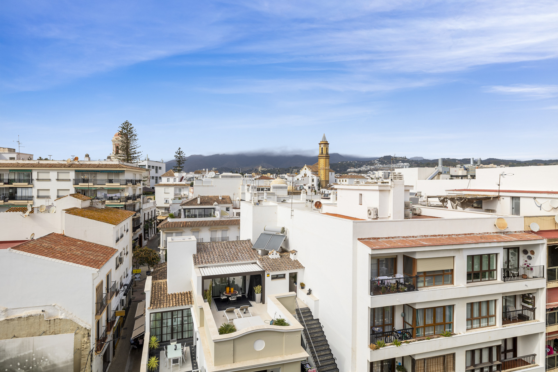 2 Bedroom Penthouse in Estepona - Photo 24