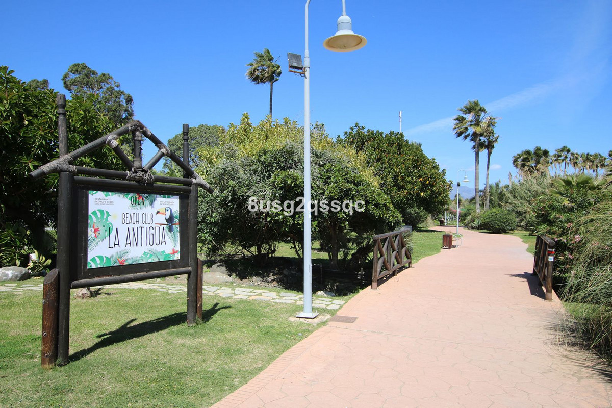 3 Bedroom Apartment in Estepona - Photo 16