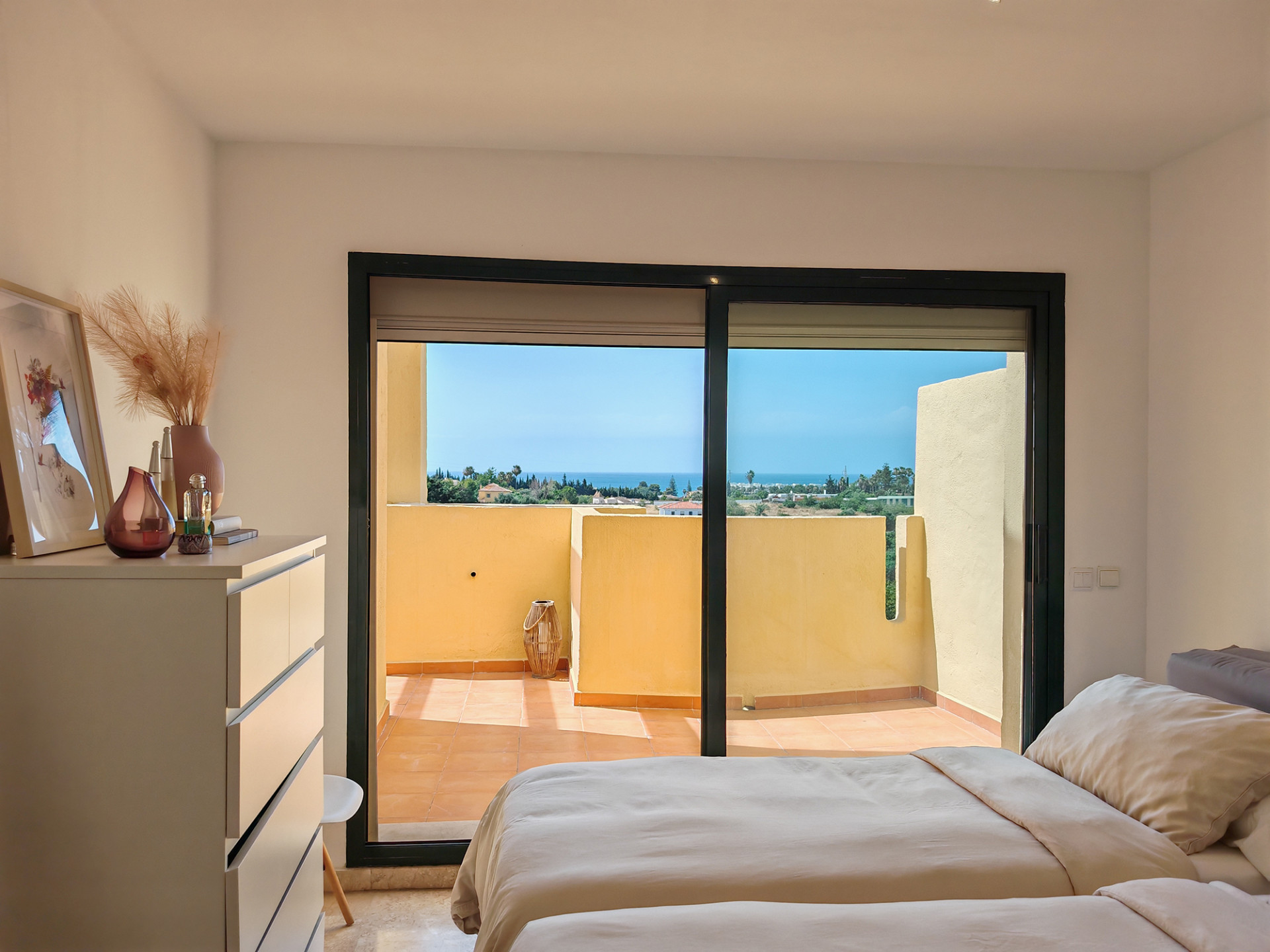 3 Bedroom Penthouse in Estepona - Photo 12