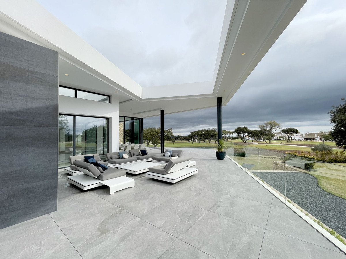 6 Bedroom Villa in San Roque - Photo 20