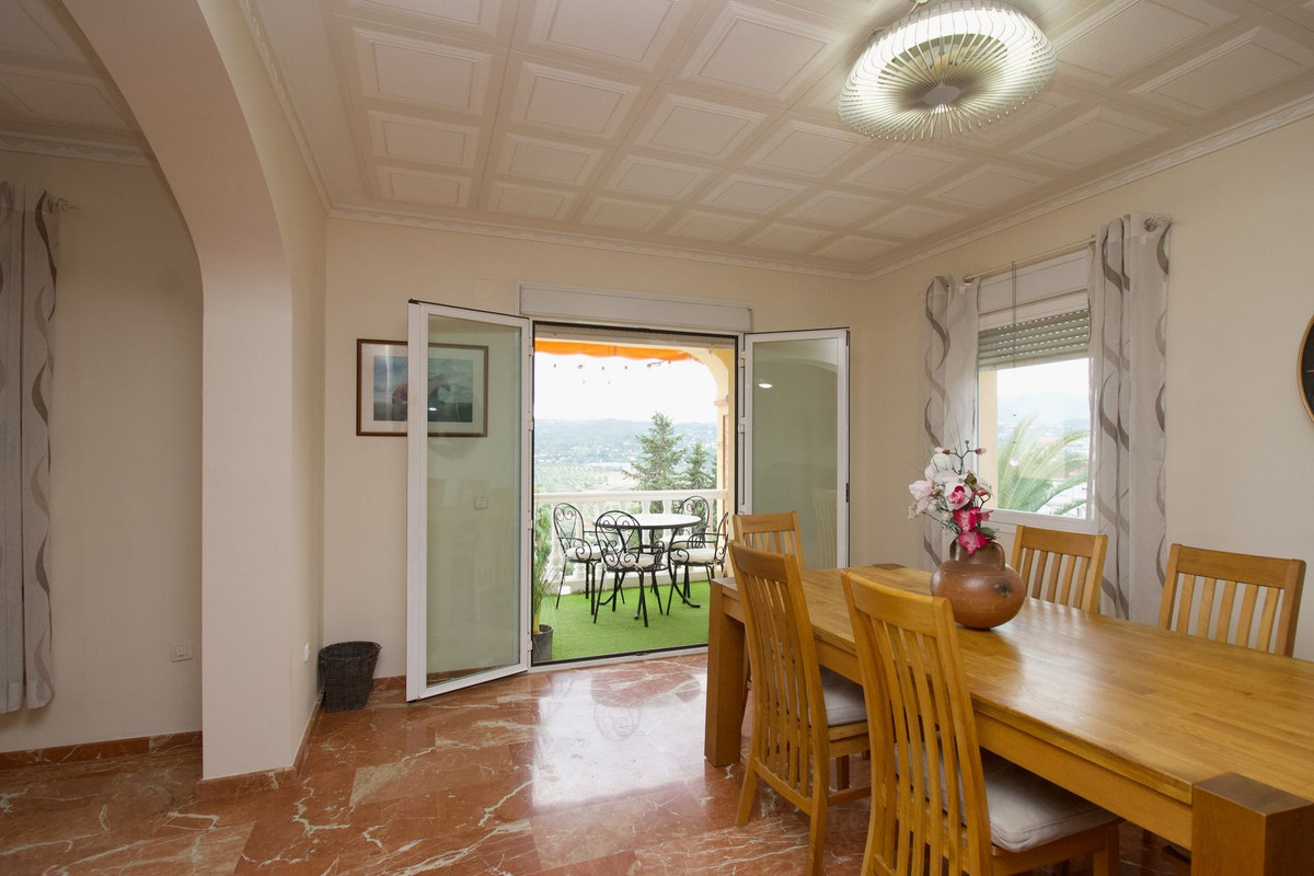 5 Bedroom Villa in Coín - Photo 10