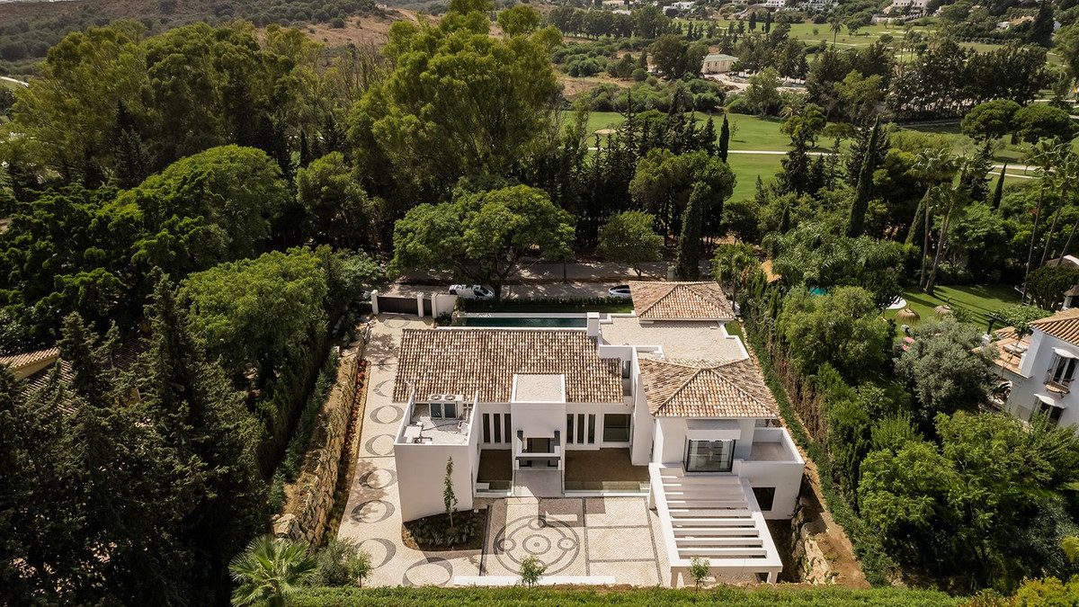 5 Bedroom Villa in Estepona - Photo 2
