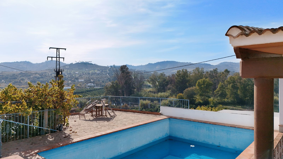 4 Bedroom Townhouse in Coín - Photo 8