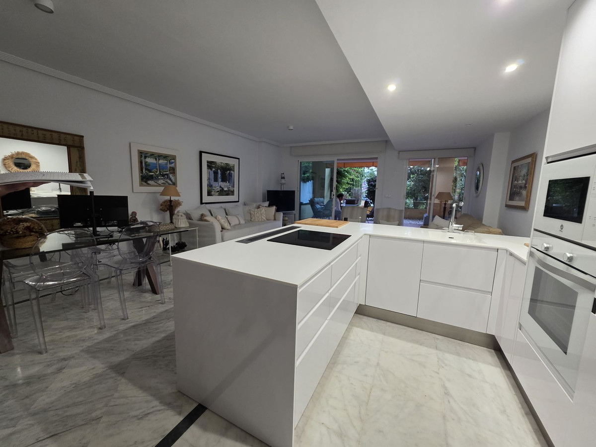 2 Bedroom Apartment in Marbella - Photo 4