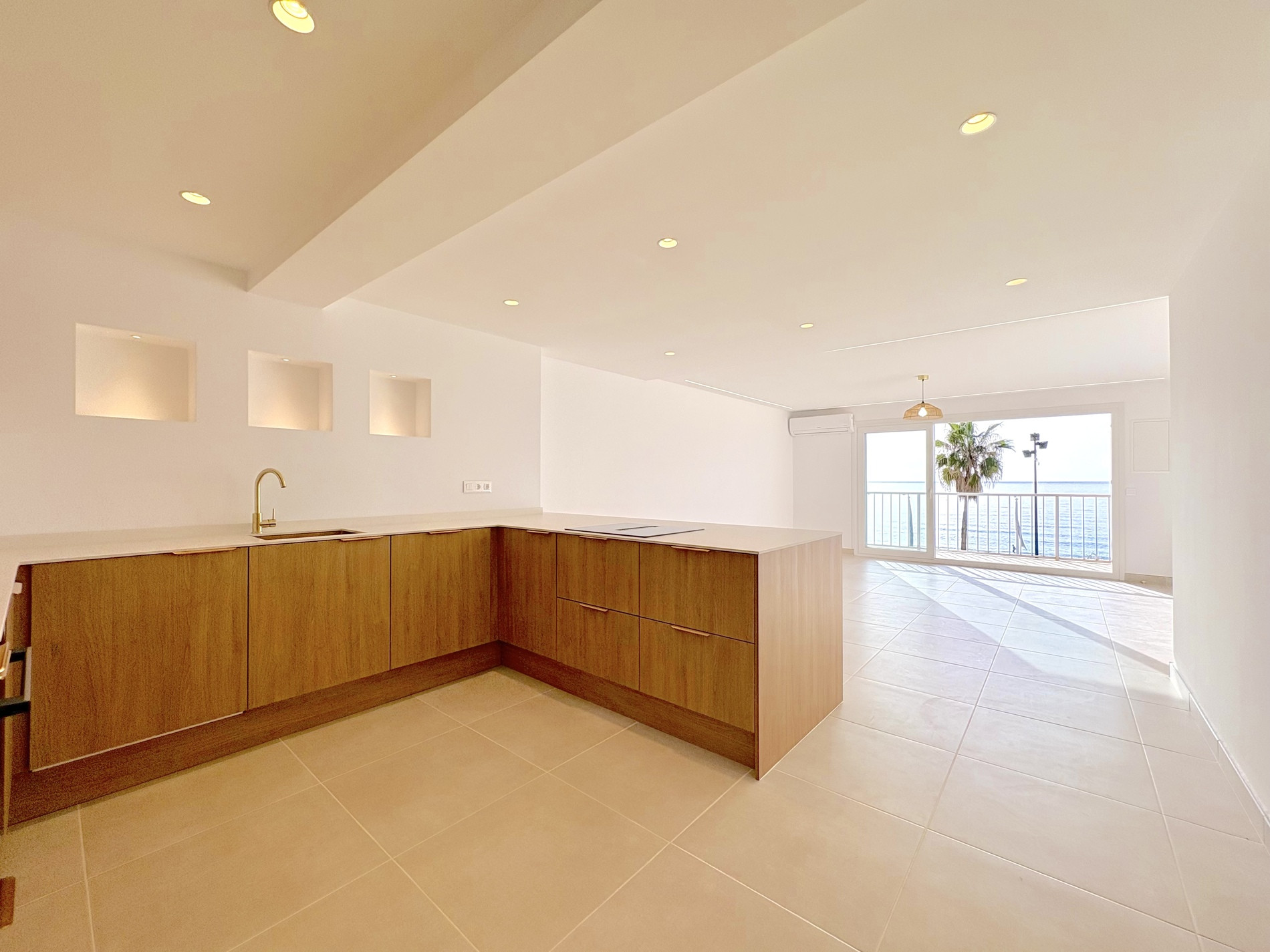 2 Bedroom Apartment in Fuengirola - Photo 3